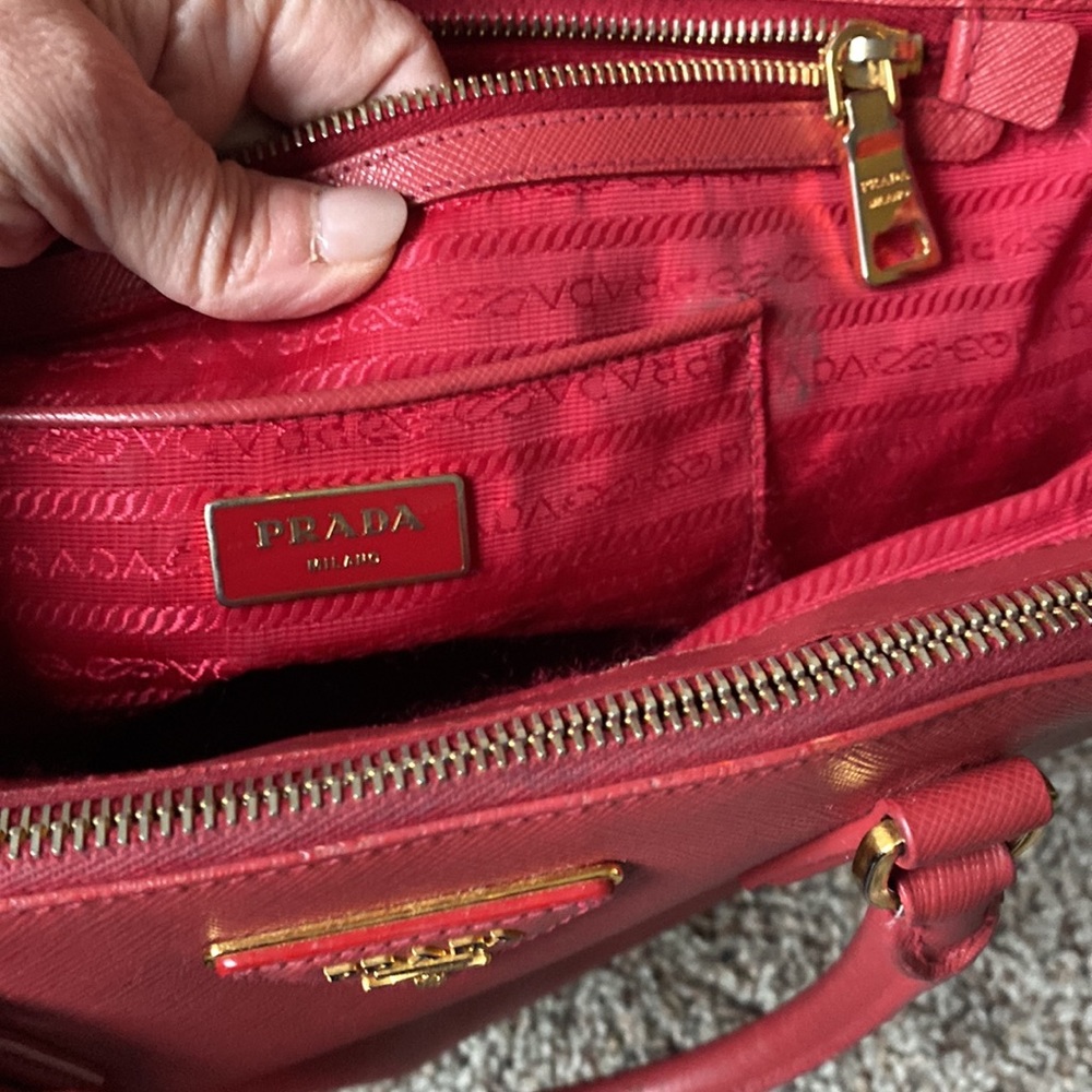 Authentic Prada Large Saffiano - Picture 11 of 14